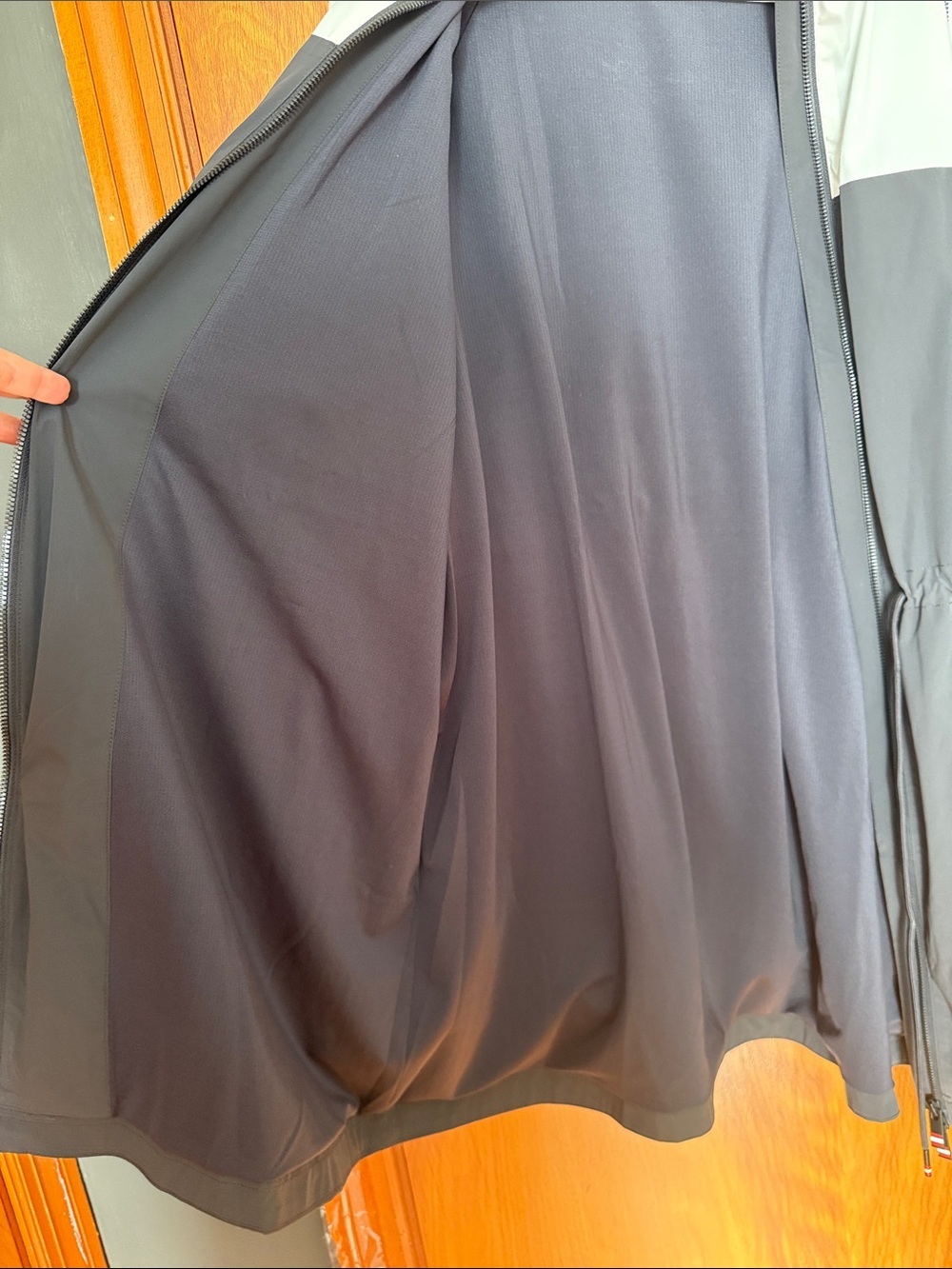 RARE Wilson White Windbreaker Jacket with Black Zipper Accents - Picture 10 of 12
